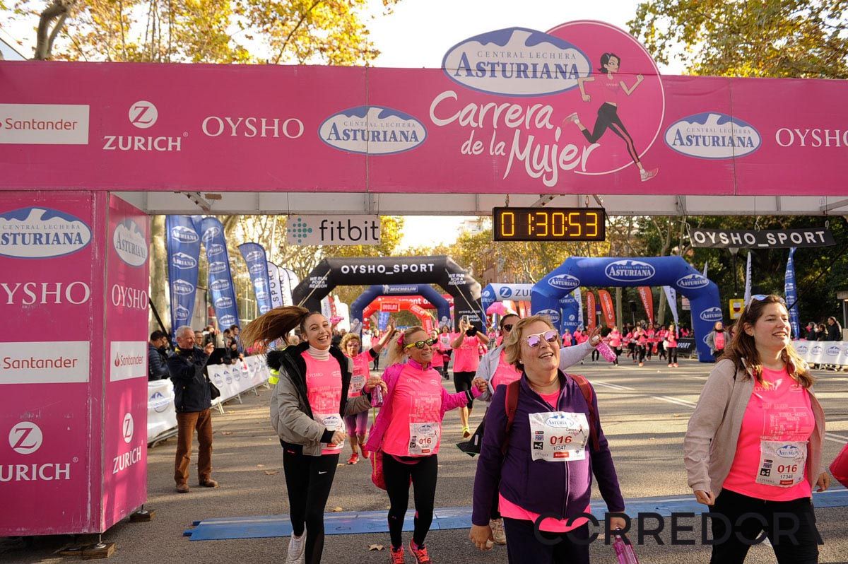 Llegada de la Carrera de la Mujer de Barcelona (ARCO IZQUIERDO 74)