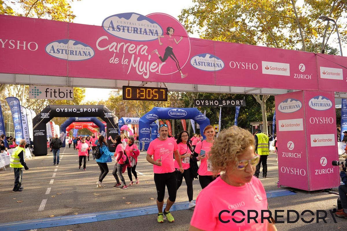 Llegada de la Carrera de la Mujer de Barcelona (ARCO IZQUIERDO 74)