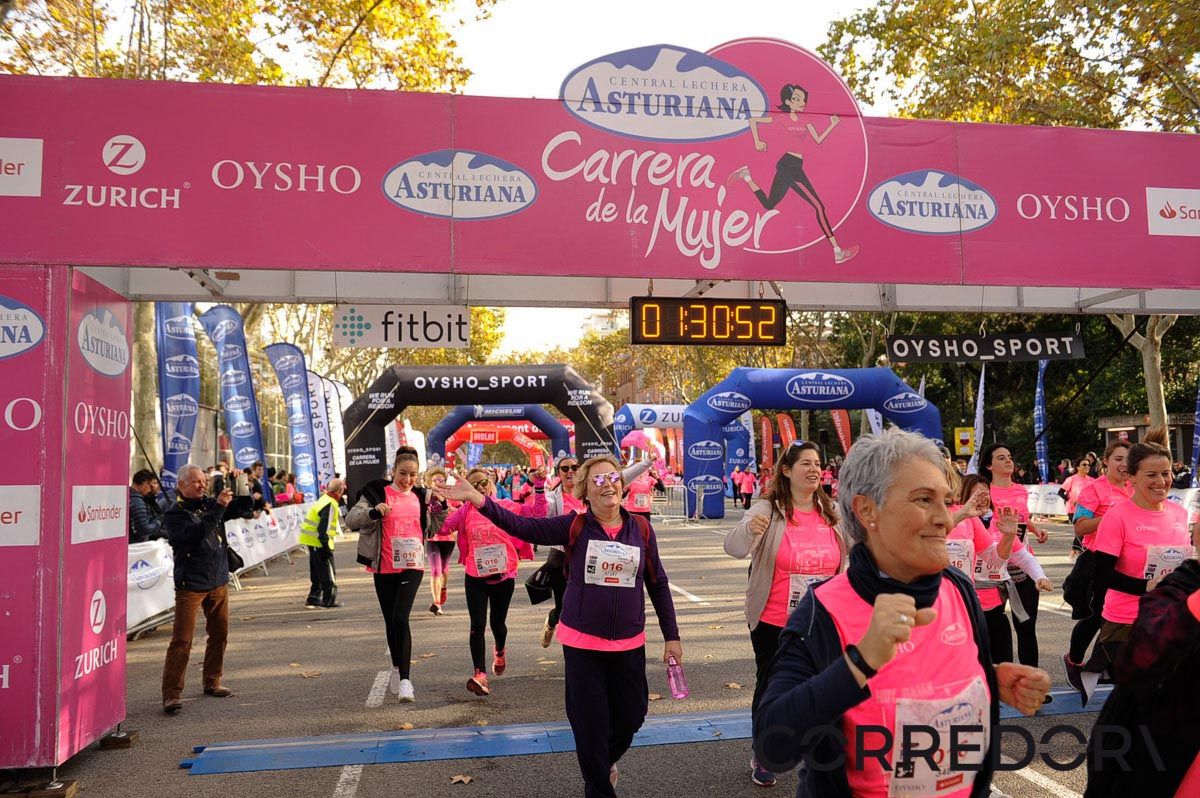 Llegada de la Carrera de la Mujer de Barcelona (ARCO IZQUIERDO 74)