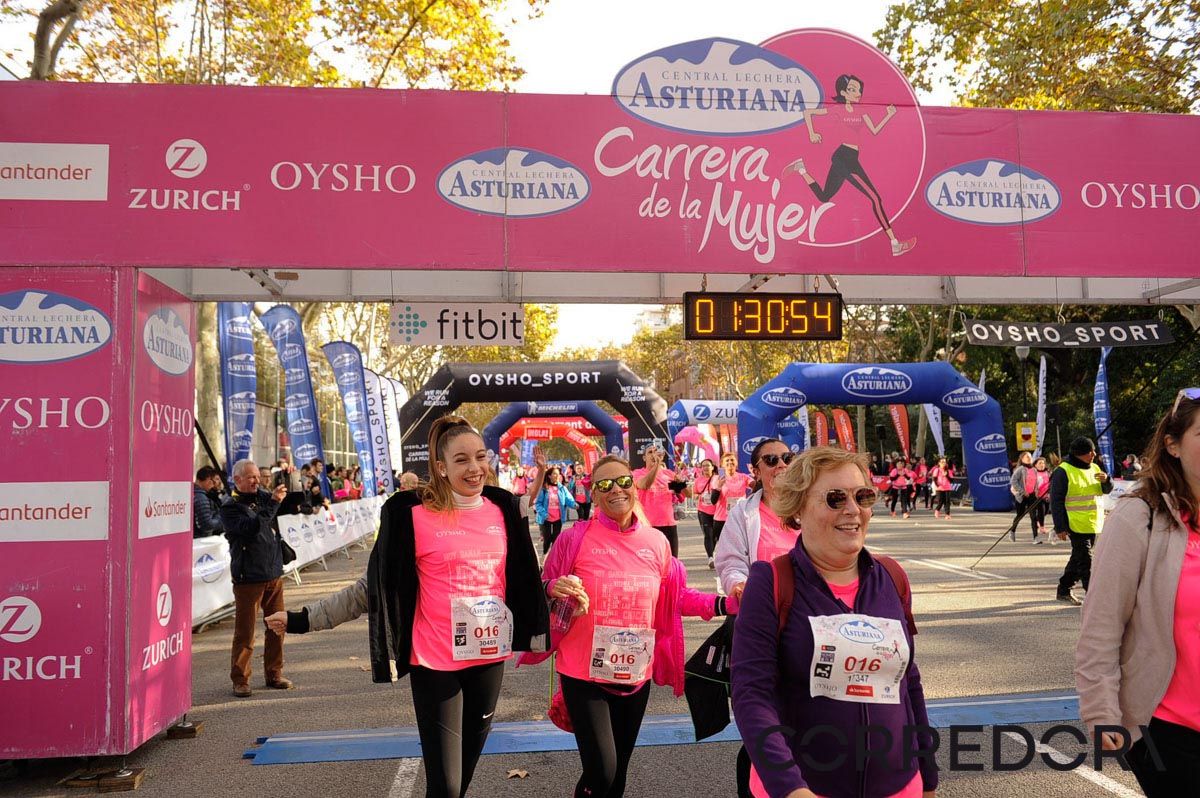 Llegada de la Carrera de la Mujer de Barcelona (ARCO IZQUIERDO 74)