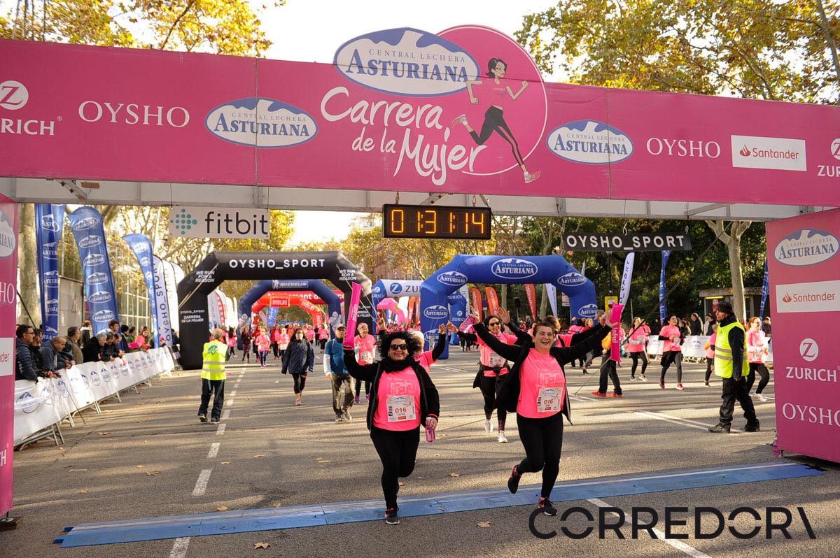 Llegada de la Carrera de la Mujer de Barcelona (ARCO IZQUIERDO 74)