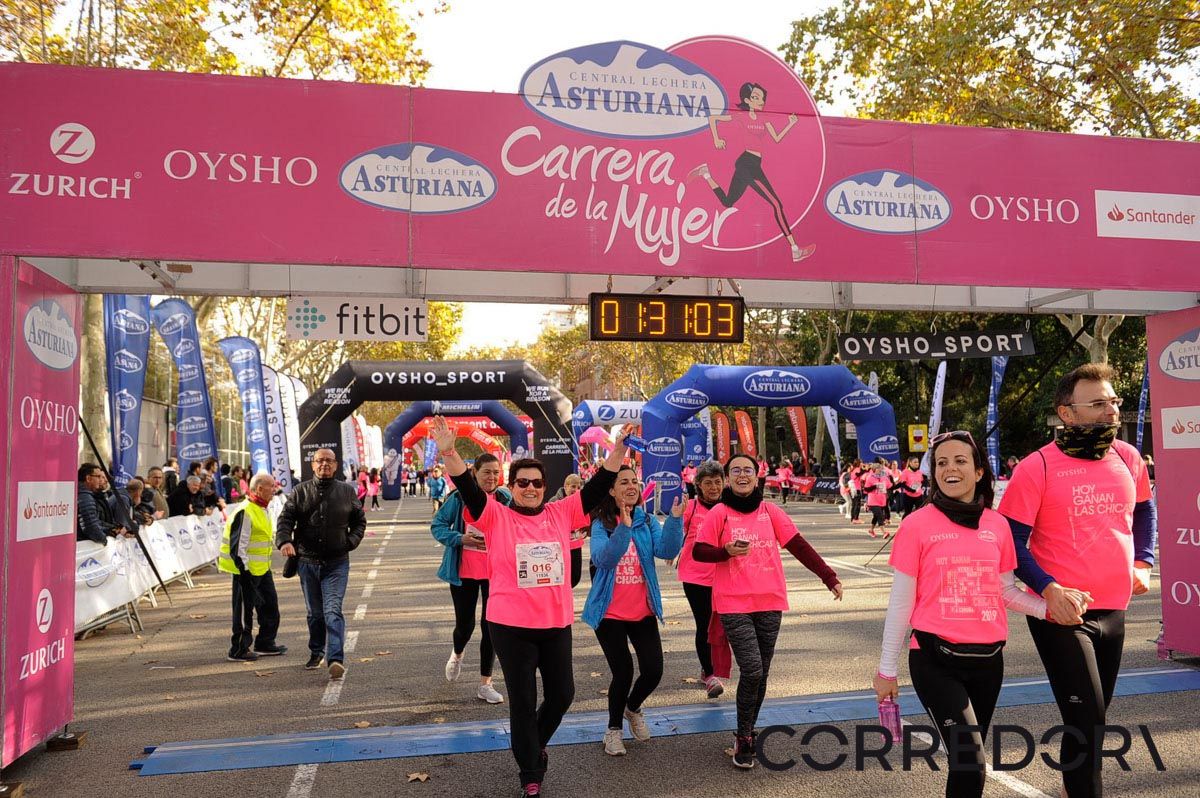 Llegada de la Carrera de la Mujer de Barcelona (ARCO IZQUIERDO 74)