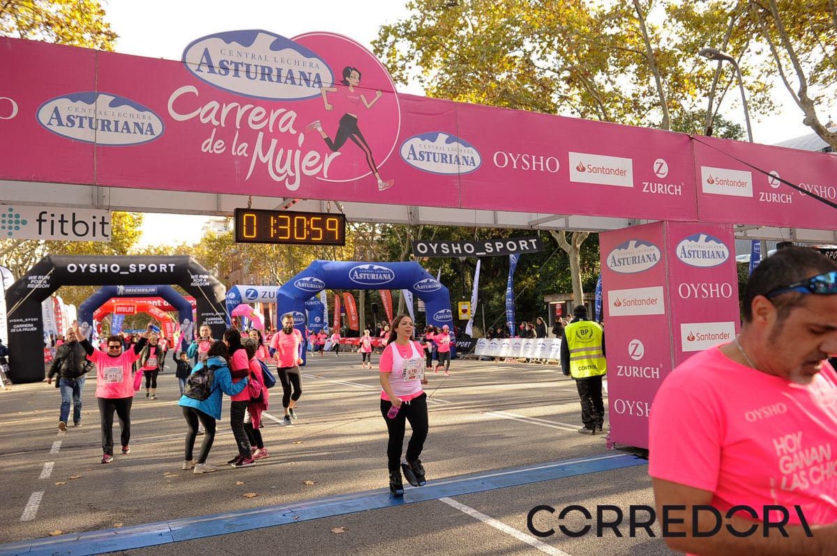 Llegada de la Carrera de la Mujer de Barcelona (ARCO IZQUIERDO 74)