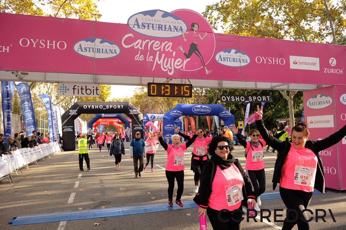 Llegada de la Carrera de la Mujer de Barcelona (ARCO IZQUIERDO 74)