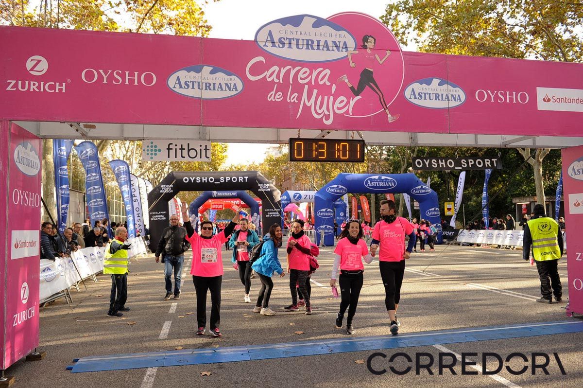 Llegada de la Carrera de la Mujer de Barcelona (ARCO IZQUIERDO 74)