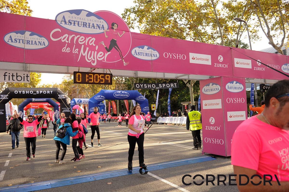 Llegada de la Carrera de la Mujer de Barcelona (ARCO IZQUIERDO 74)