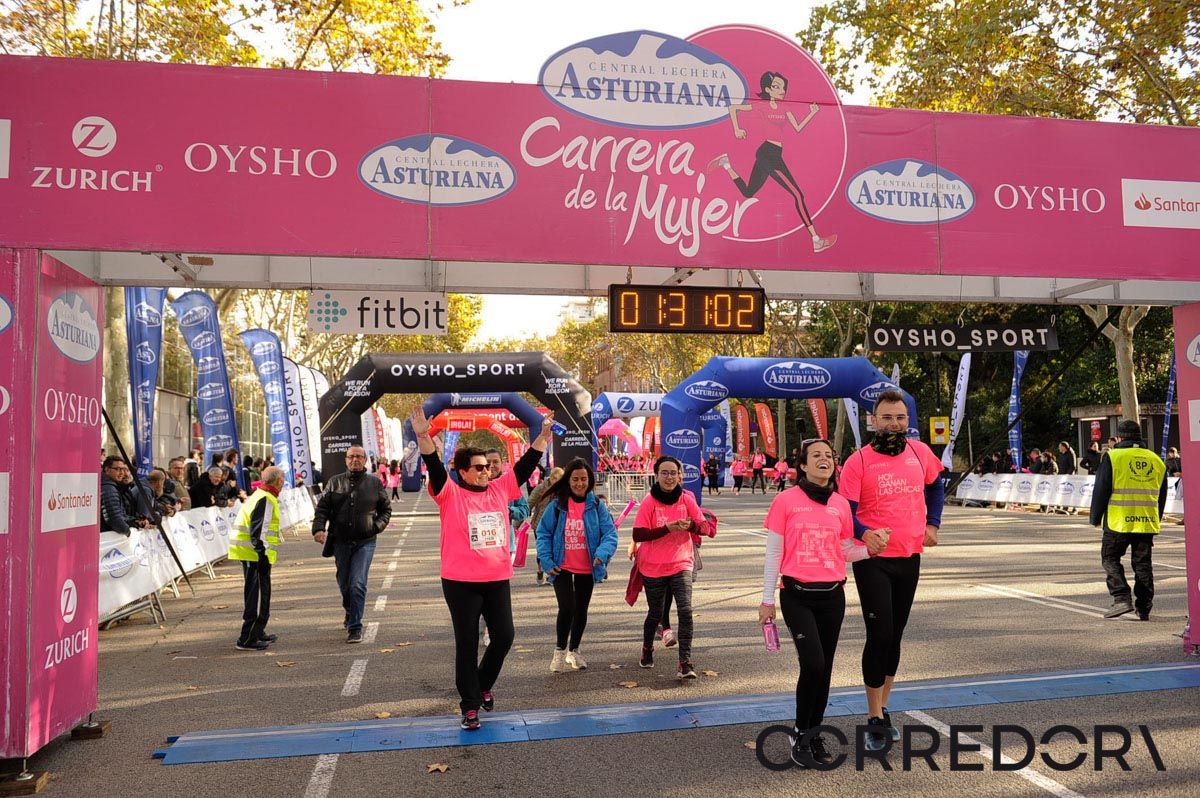 Llegada de la Carrera de la Mujer de Barcelona (ARCO IZQUIERDO 74)