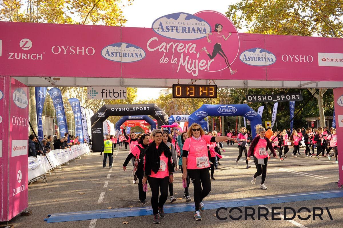 Llegada de la Carrera de la Mujer de Barcelona (ARCO IZQUIERDO 75)