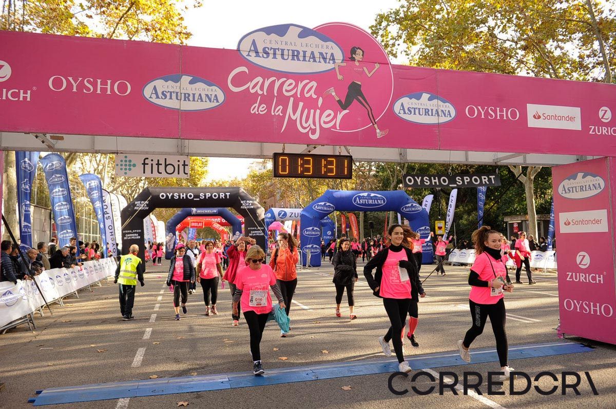 Llegada de la Carrera de la Mujer de Barcelona (ARCO IZQUIERDO 75)