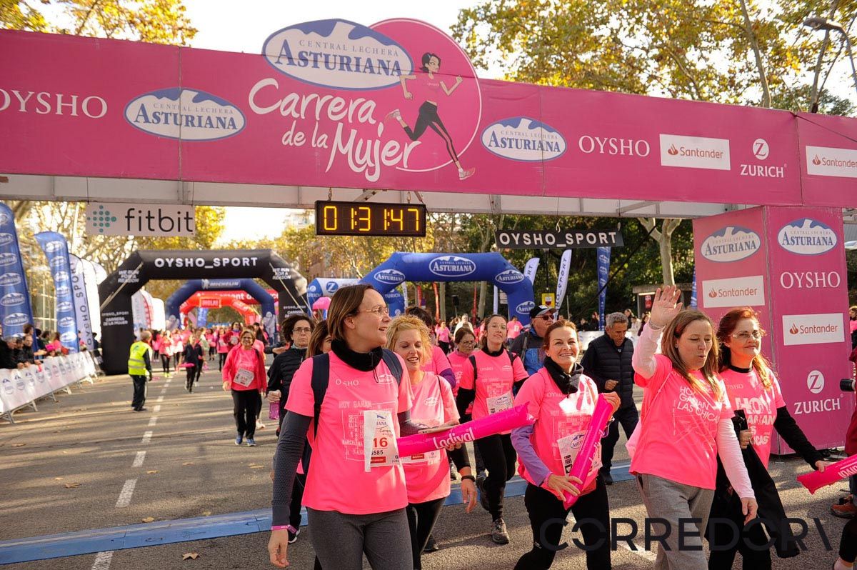 Llegada de la Carrera de la Mujer de Barcelona (ARCO IZQUIERDO 75)