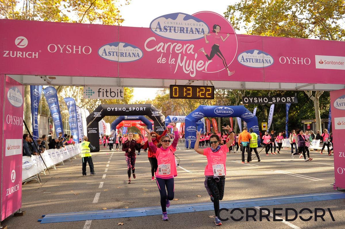 Llegada de la Carrera de la Mujer de Barcelona (ARCO IZQUIERDO 74)