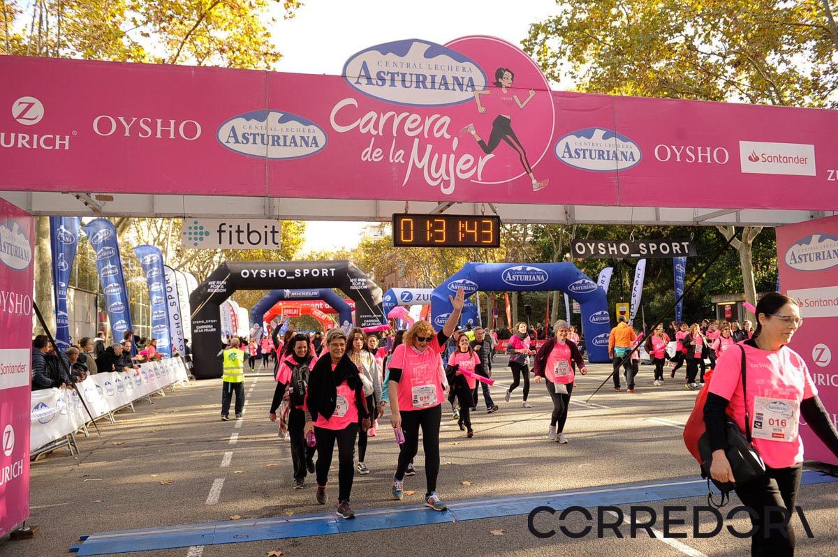 Llegada de la Carrera de la Mujer de Barcelona (ARCO IZQUIERDO 75)