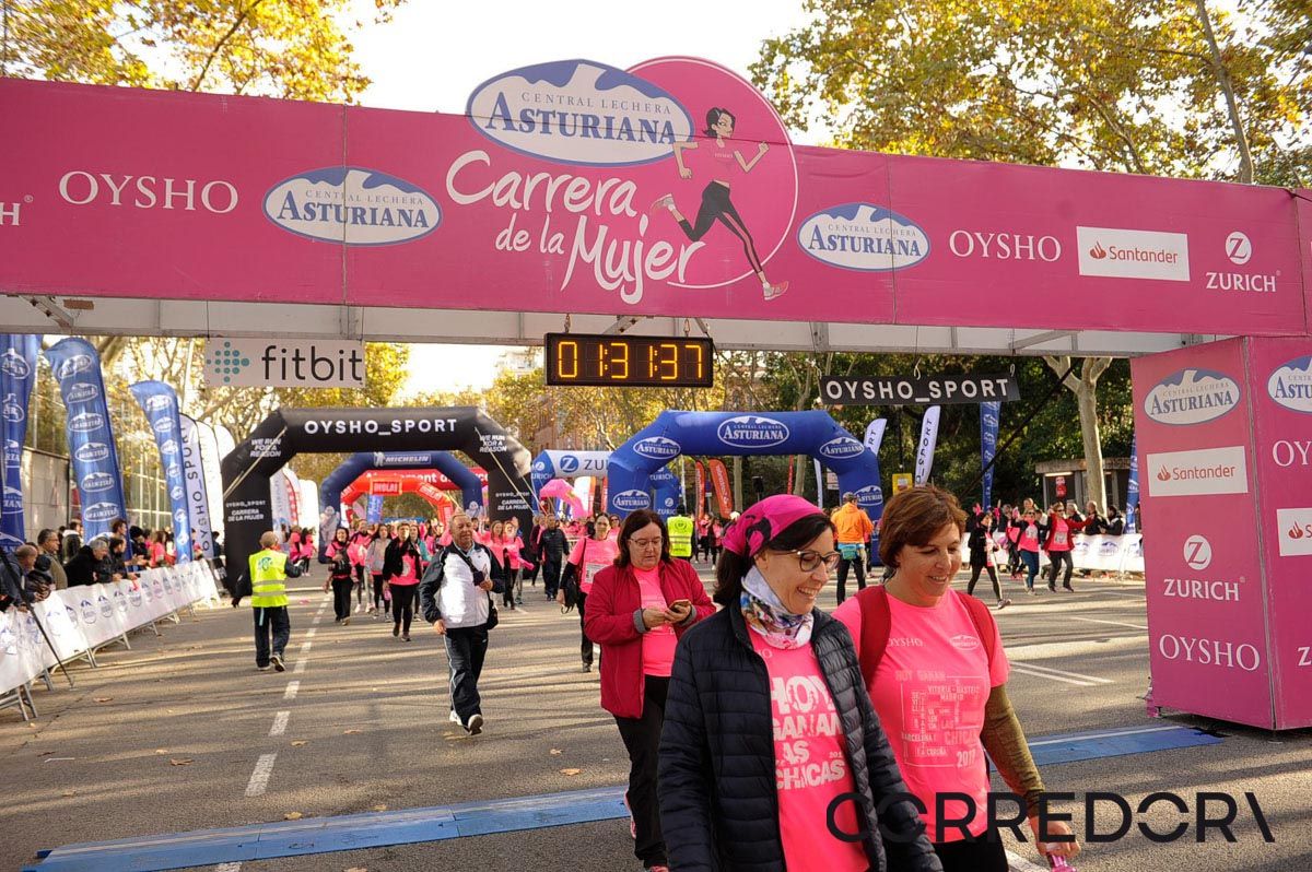 Llegada de la Carrera de la Mujer de Barcelona (ARCO IZQUIERDO 75)