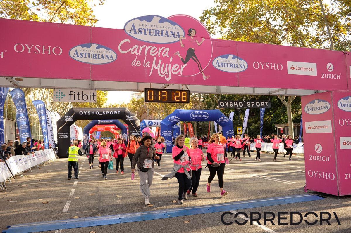 Llegada de la Carrera de la Mujer de Barcelona (ARCO IZQUIERDO 74)