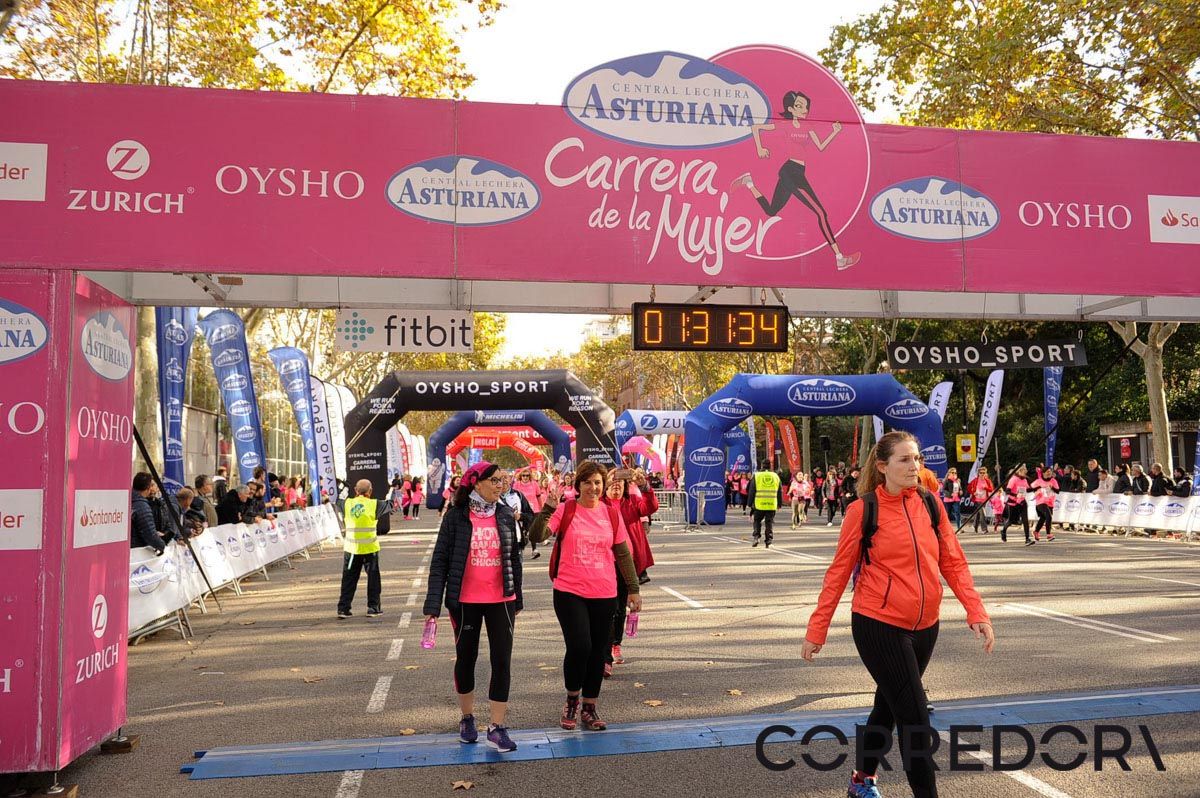 Llegada de la Carrera de la Mujer de Barcelona (ARCO IZQUIERDO 75)