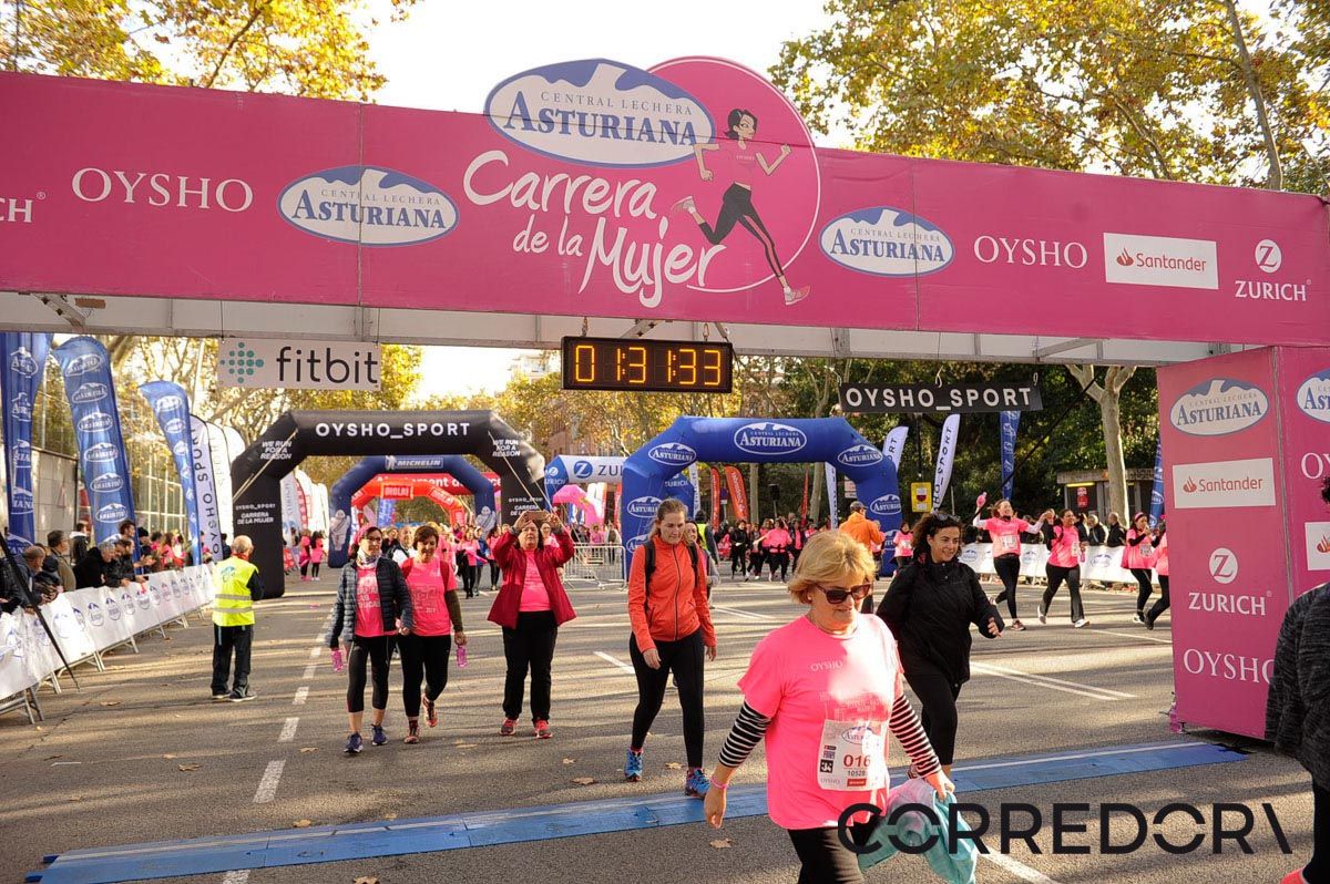 Llegada de la Carrera de la Mujer de Barcelona (ARCO IZQUIERDO 75)