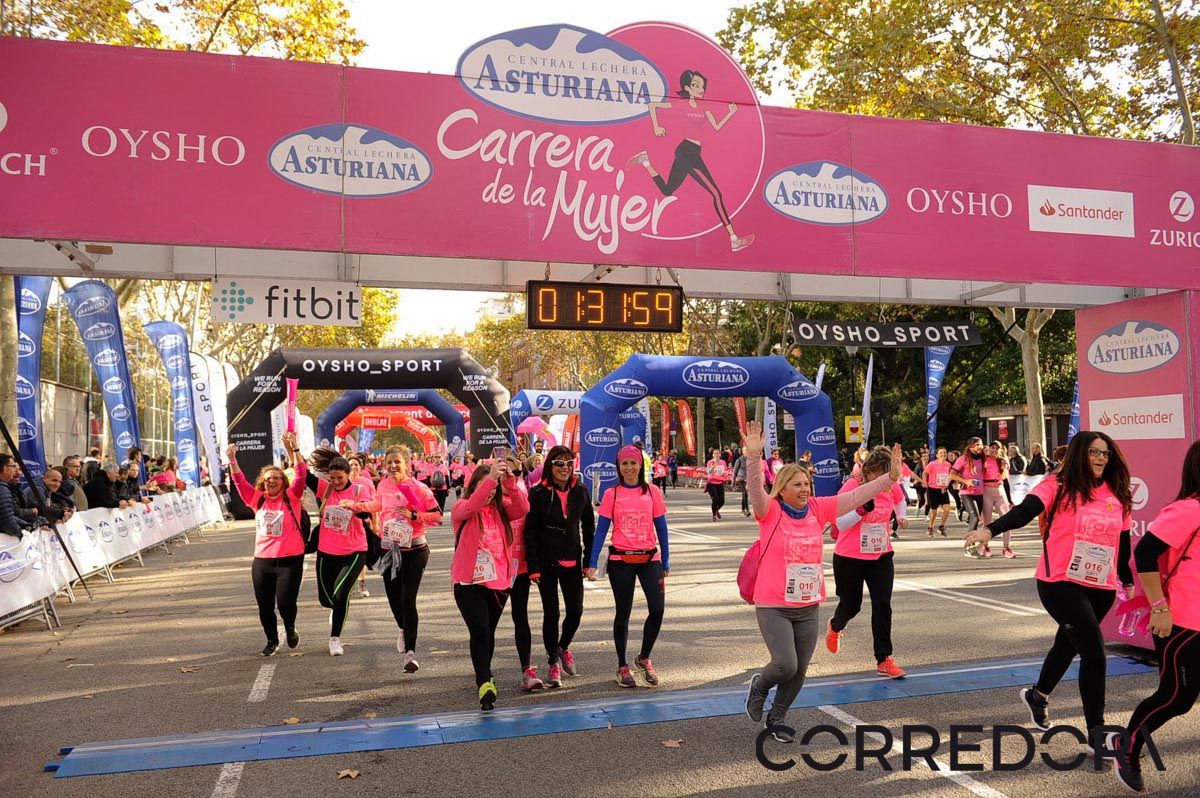 Llegada de la Carrera de la Mujer de Barcelona (ARCO IZQUIERDO 75)