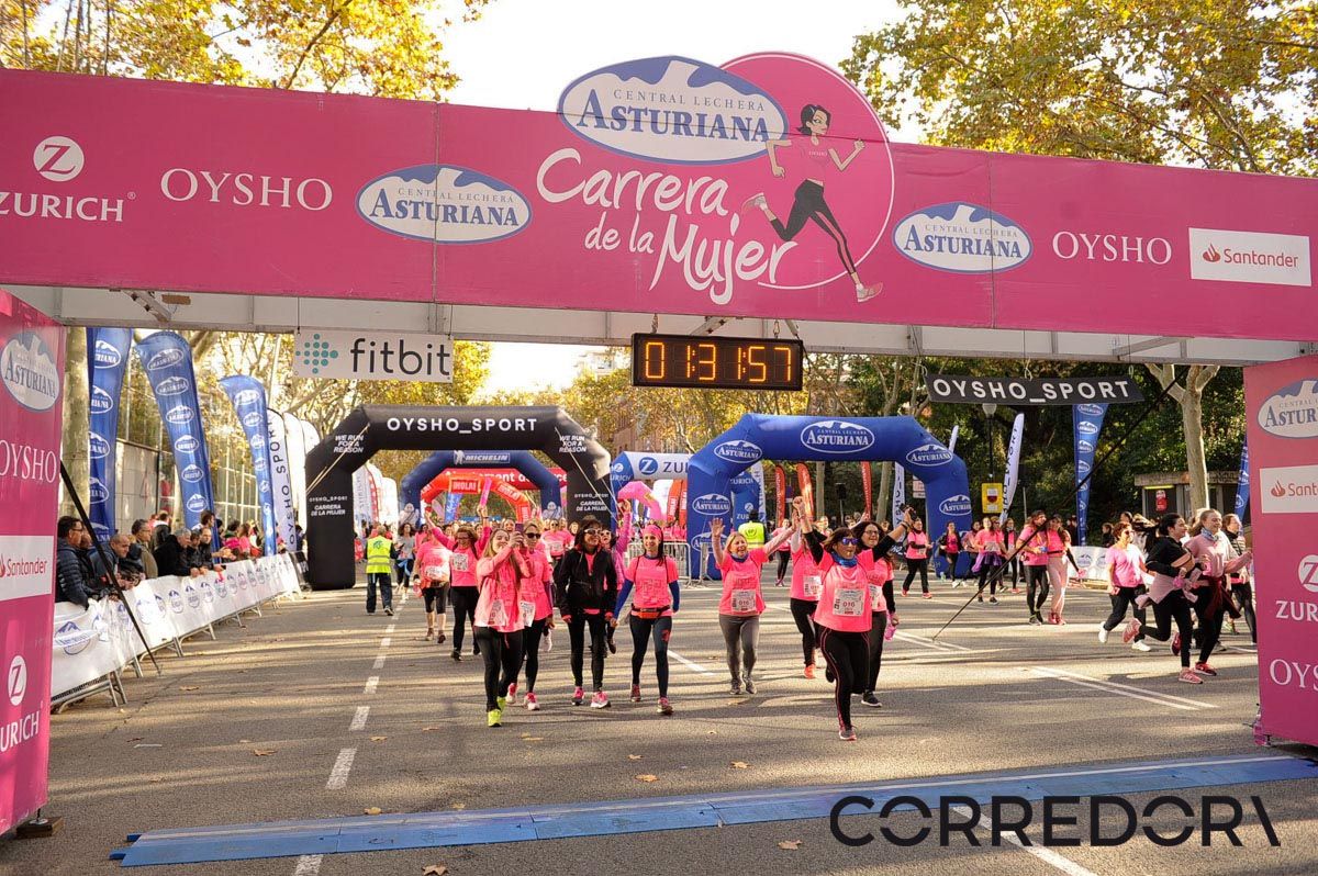 Llegada de la Carrera de la Mujer de Barcelona (ARCO IZQUIERDO 75)