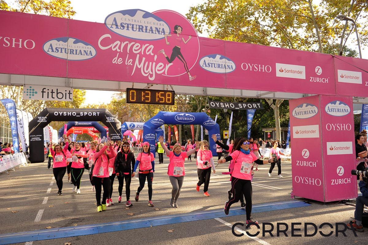 Llegada de la Carrera de la Mujer de Barcelona (ARCO IZQUIERDO 75)