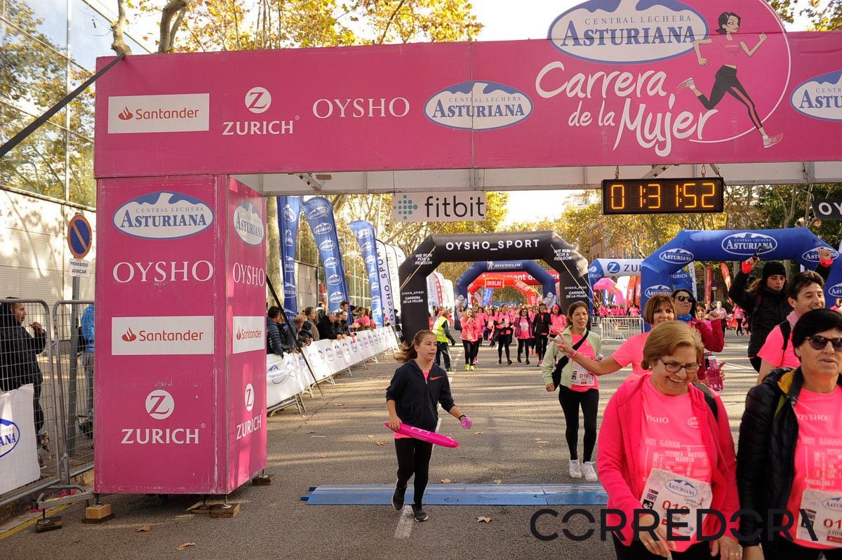 Llegada de la Carrera de la Mujer de Barcelona (ARCO IZQUIERDO 75)