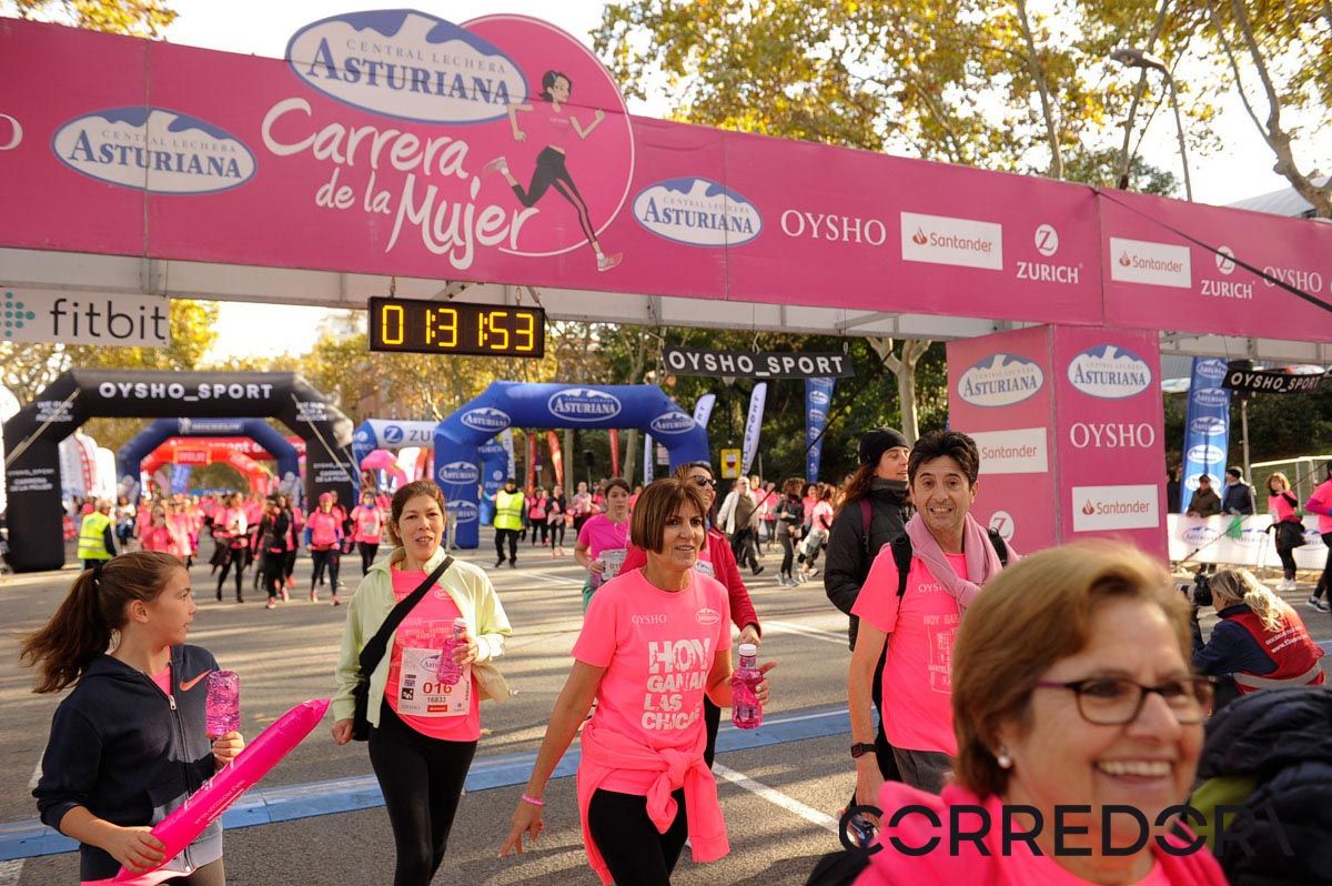 Llegada de la Carrera de la Mujer de Barcelona (ARCO IZQUIERDO 75)