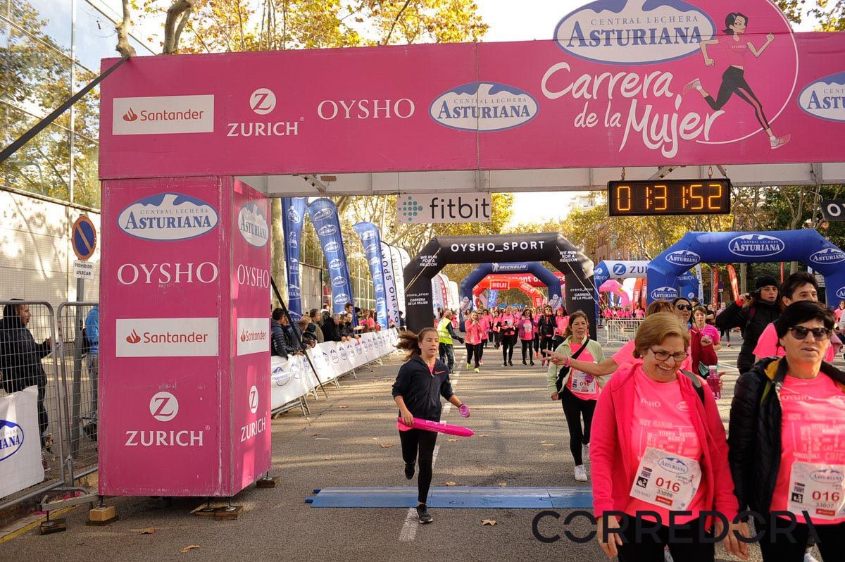 Llegada de la Carrera de la Mujer de Barcelona (ARCO IZQUIERDO 75)