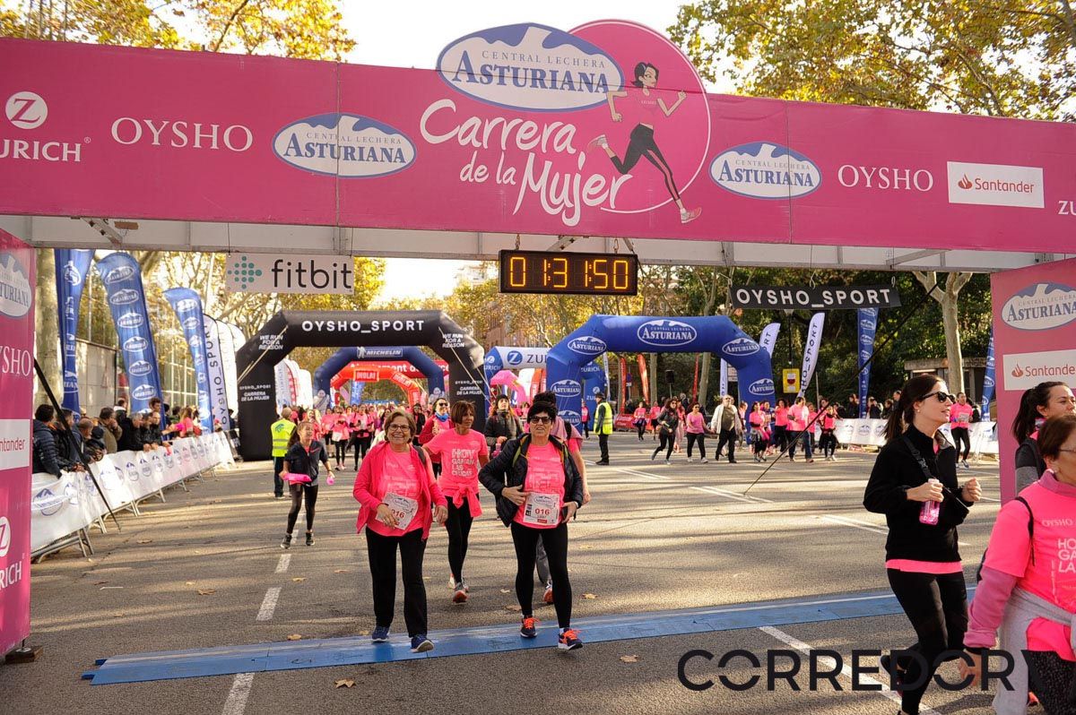Llegada de la Carrera de la Mujer de Barcelona (ARCO IZQUIERDO 75)