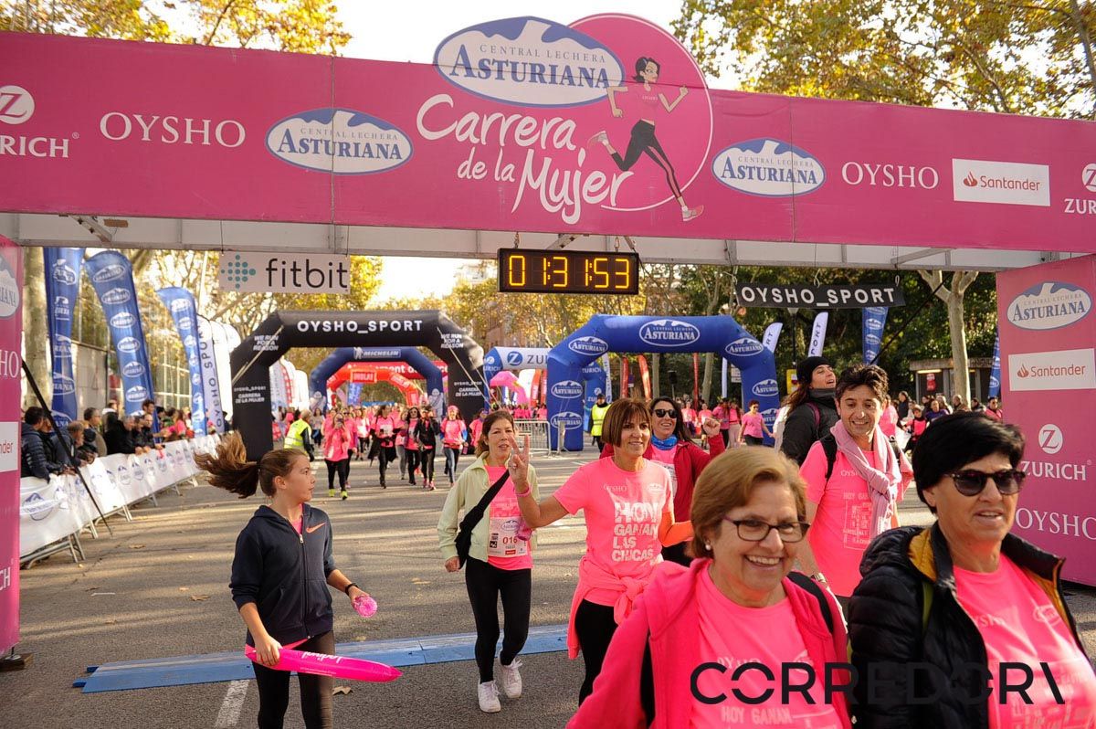 Llegada de la Carrera de la Mujer de Barcelona (ARCO IZQUIERDO 75)