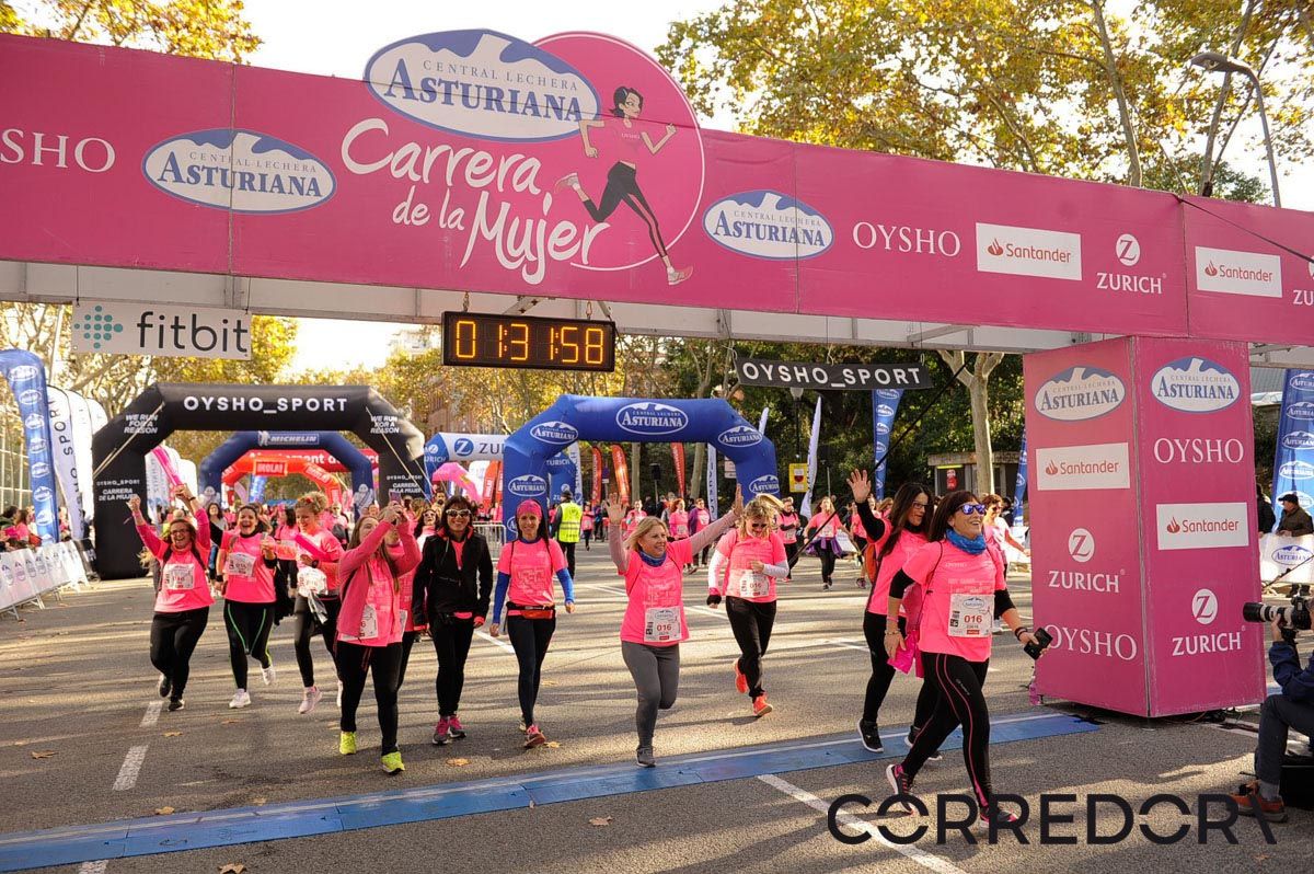 Llegada de la Carrera de la Mujer de Barcelona (ARCO IZQUIERDO 75)