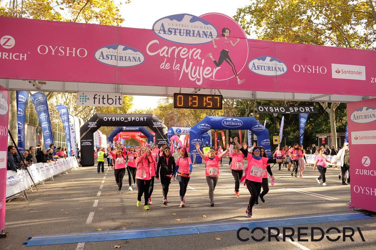 Llegada de la Carrera de la Mujer de Barcelona (ARCO IZQUIERDO 75)