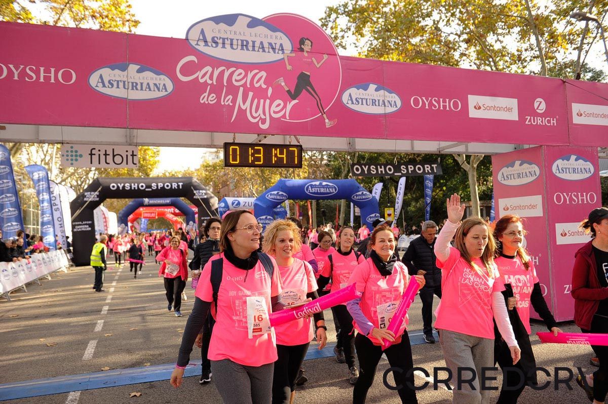 Llegada de la Carrera de la Mujer de Barcelona (ARCO IZQUIERDO 75)