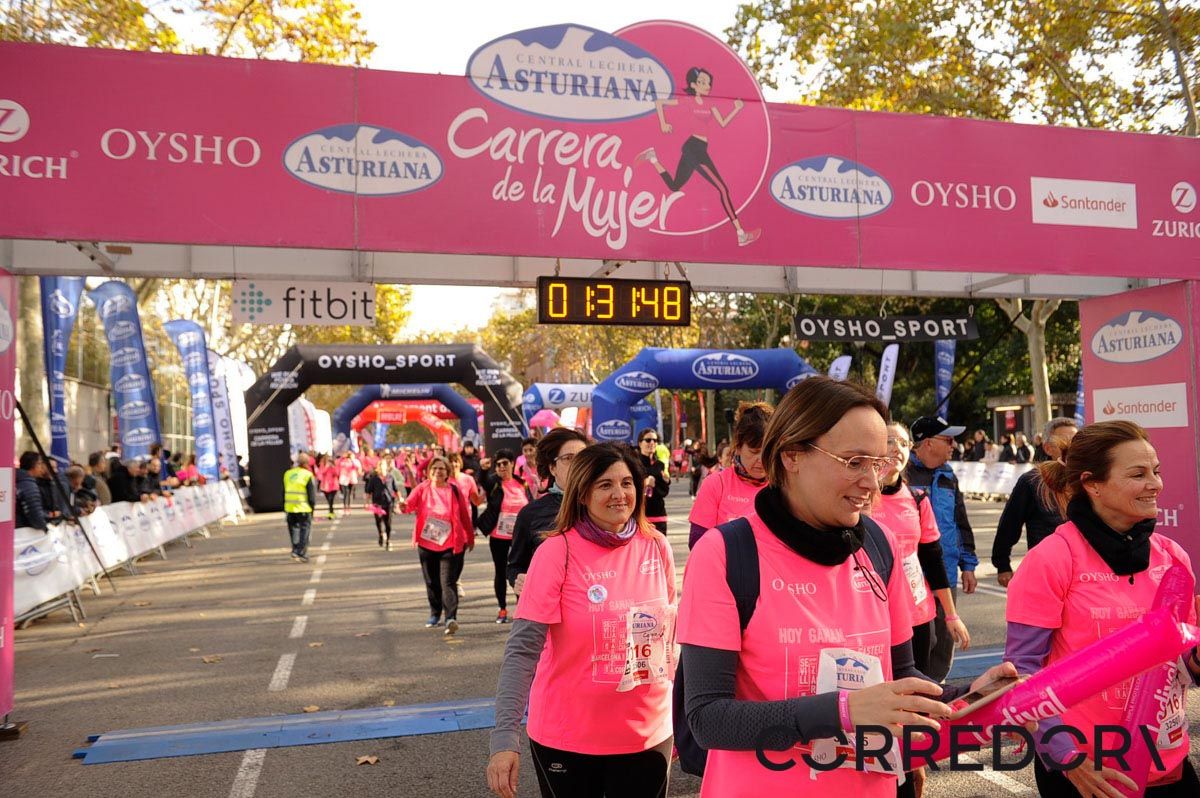 Llegada de la Carrera de la Mujer de Barcelona (ARCO IZQUIERDO 75)