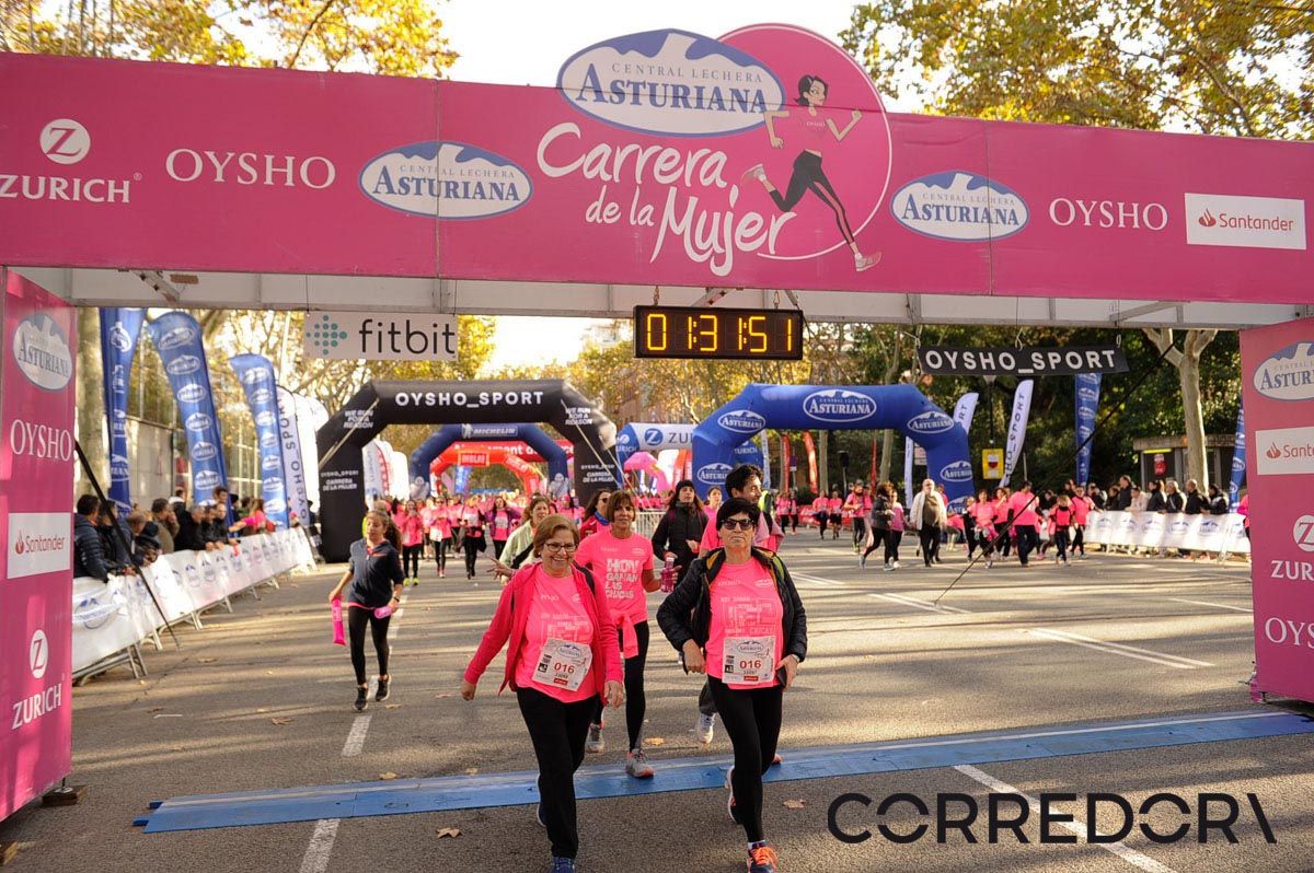 Llegada de la Carrera de la Mujer de Barcelona (ARCO IZQUIERDO 75)