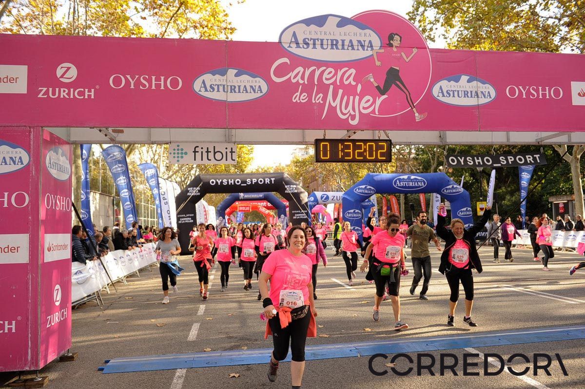 Llegada de la Carrera de la Mujer de Barcelona (ARCO IZQUIERDO 75)