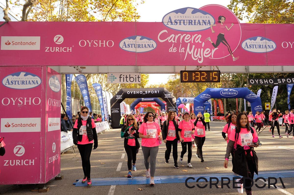 Llegada de la Carrera de la Mujer de Barcelona (ARCO IZQUIERDO 76)