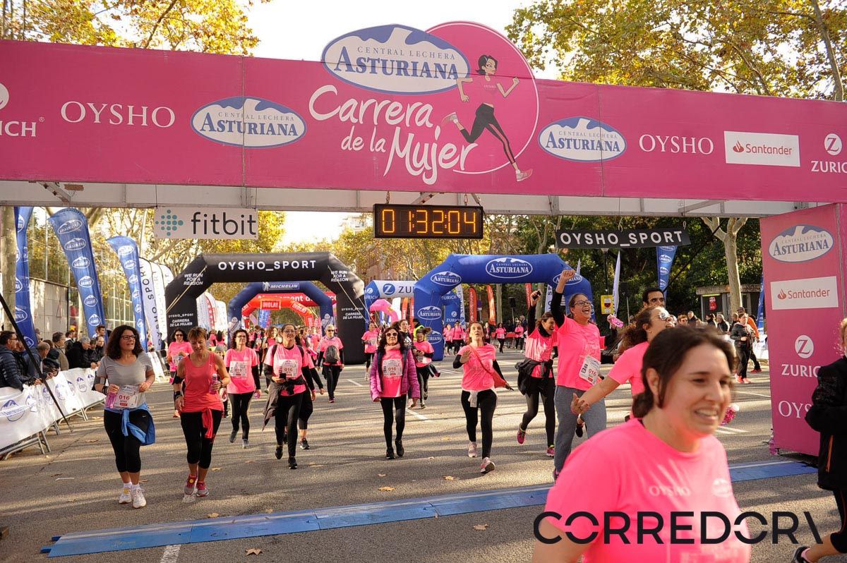 Llegada de la Carrera de la Mujer de Barcelona (ARCO IZQUIERDO 76)