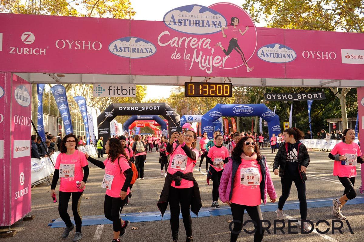 Llegada de la Carrera de la Mujer de Barcelona (ARCO IZQUIERDO 76)