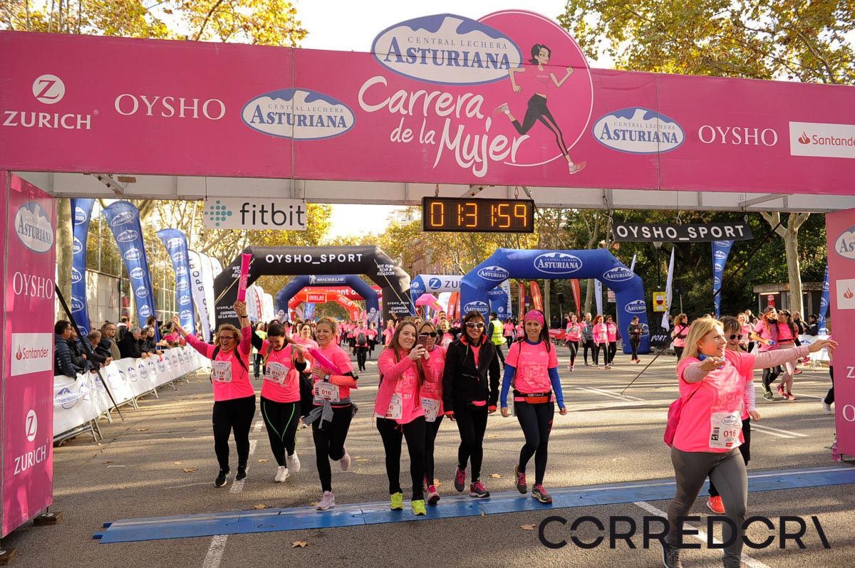 Llegada de la Carrera de la Mujer de Barcelona (ARCO IZQUIERDO 75)