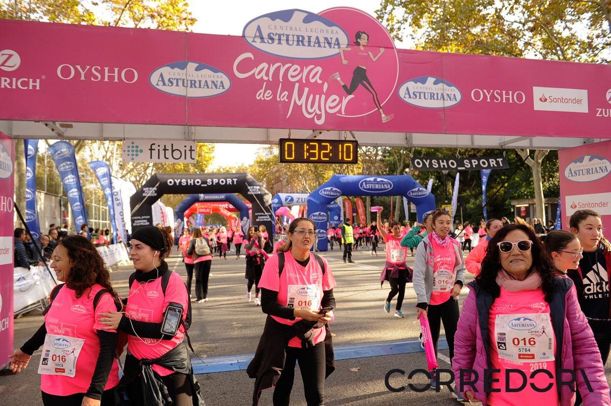 Llegada de la Carrera de la Mujer de Barcelona (ARCO IZQUIERDO 76)