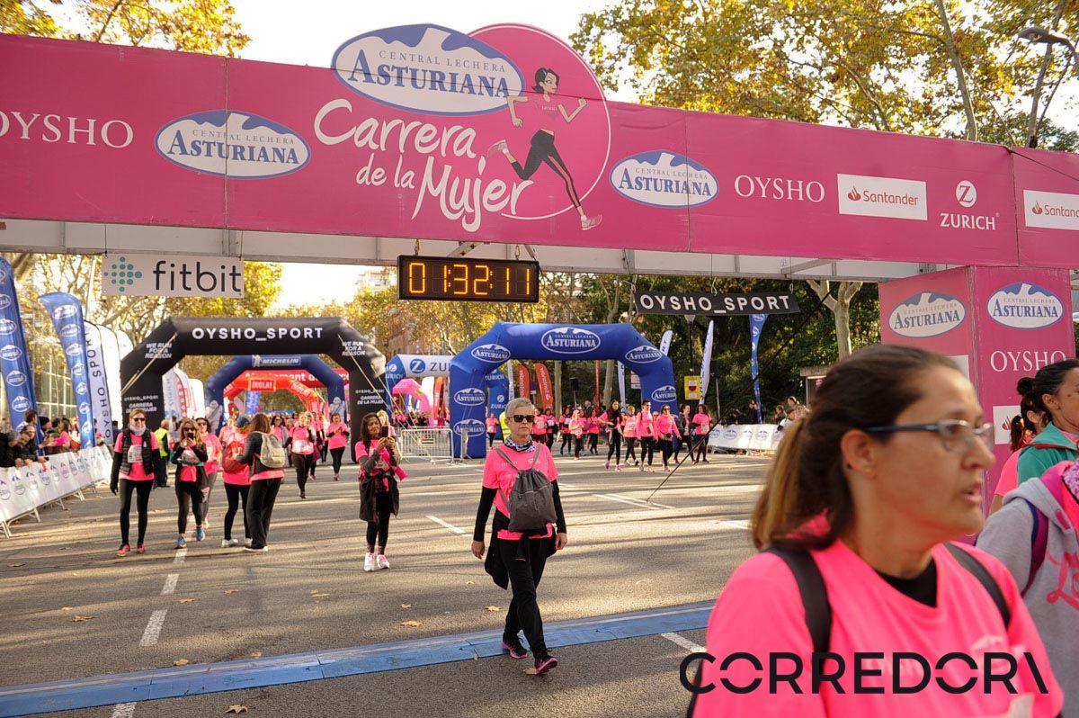 Llegada de la Carrera de la Mujer de Barcelona (ARCO IZQUIERDO 76)