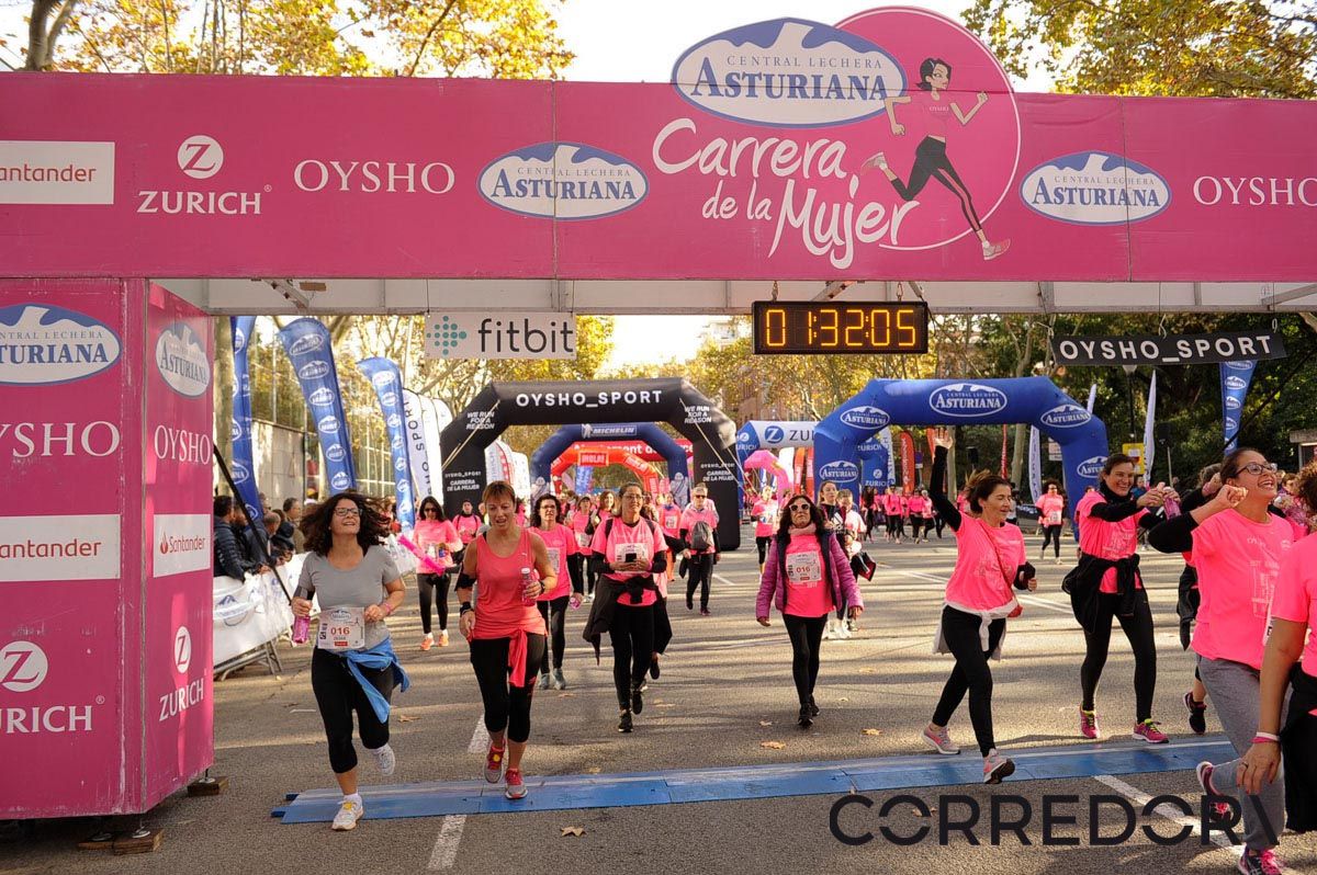 Llegada de la Carrera de la Mujer de Barcelona (ARCO IZQUIERDO 76)