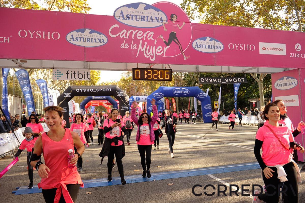 Llegada de la Carrera de la Mujer de Barcelona (ARCO IZQUIERDO 76)