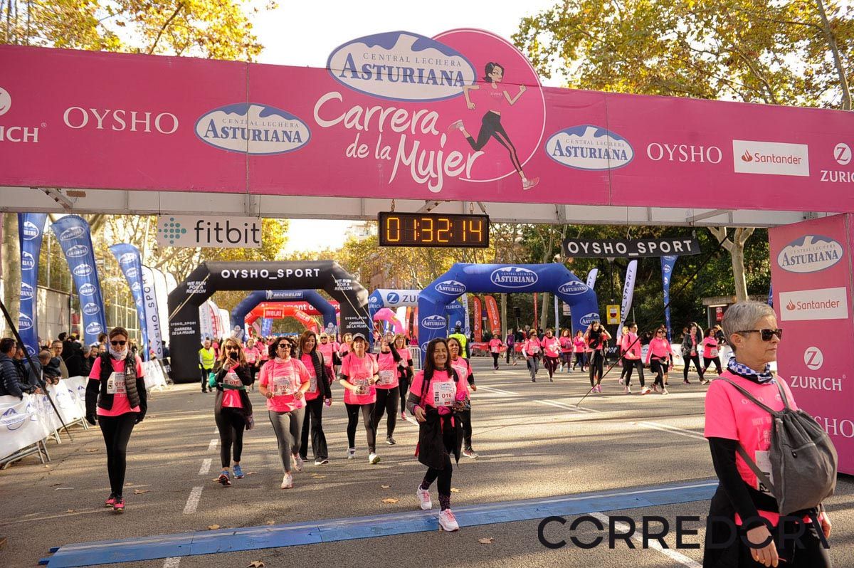 Llegada de la Carrera de la Mujer de Barcelona (ARCO IZQUIERDO 76)