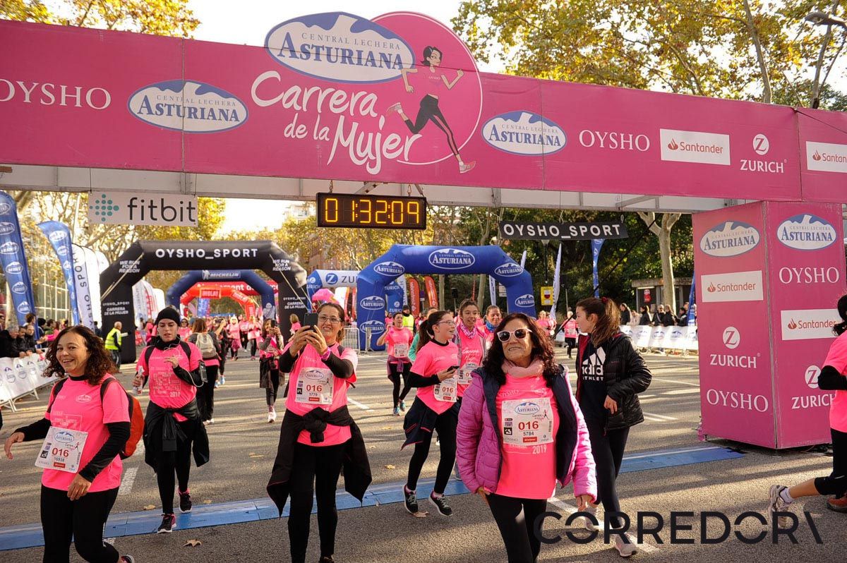 Llegada de la Carrera de la Mujer de Barcelona (ARCO IZQUIERDO 76)