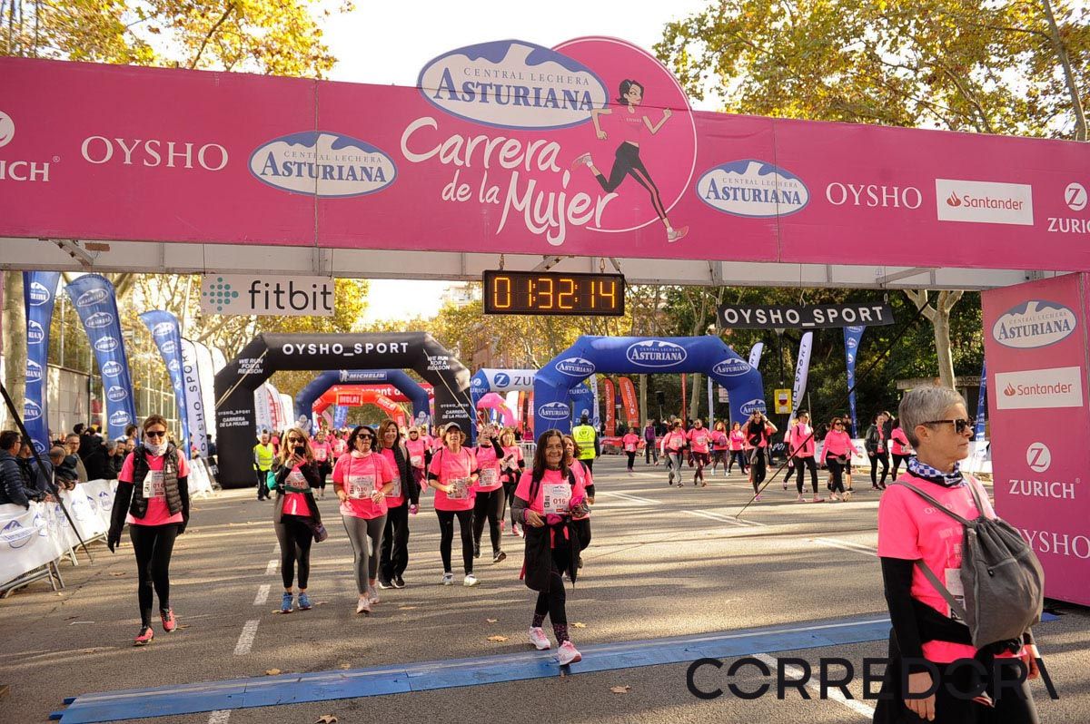 Llegada de la Carrera de la Mujer de Barcelona (ARCO IZQUIERDO 76)