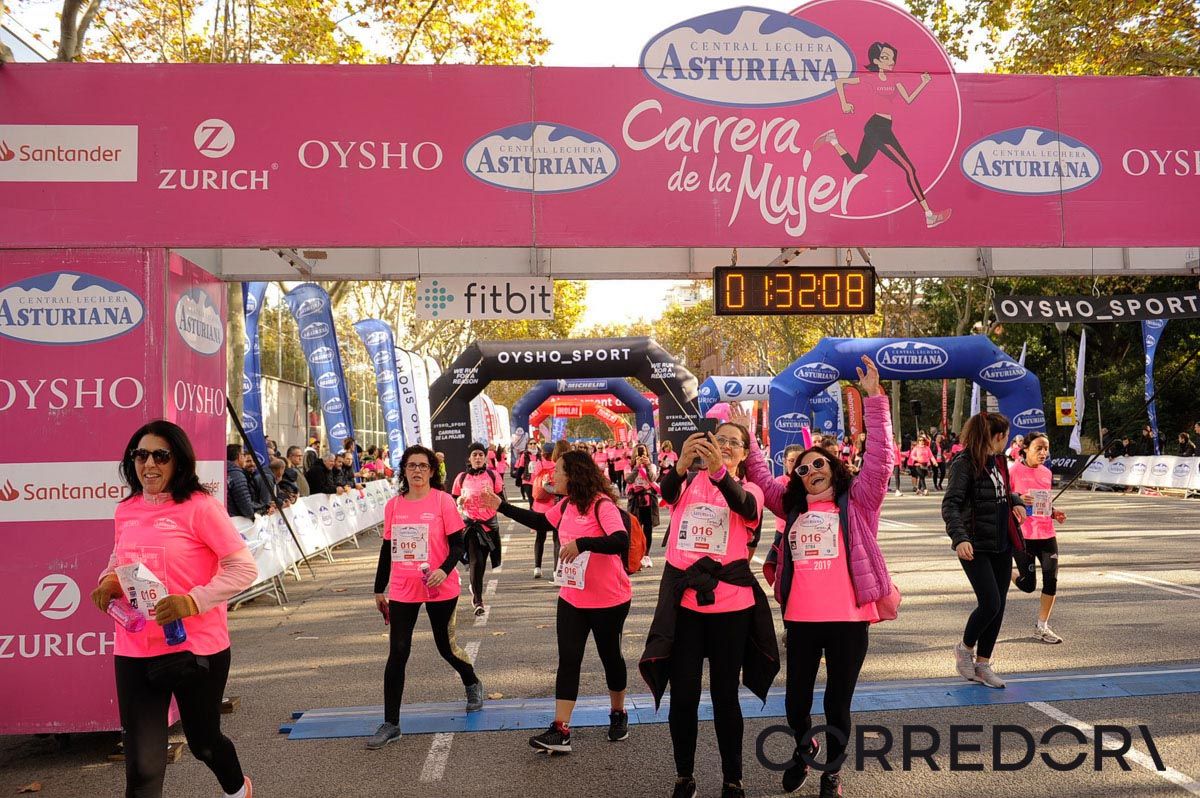 Llegada de la Carrera de la Mujer de Barcelona (ARCO IZQUIERDO 76)
