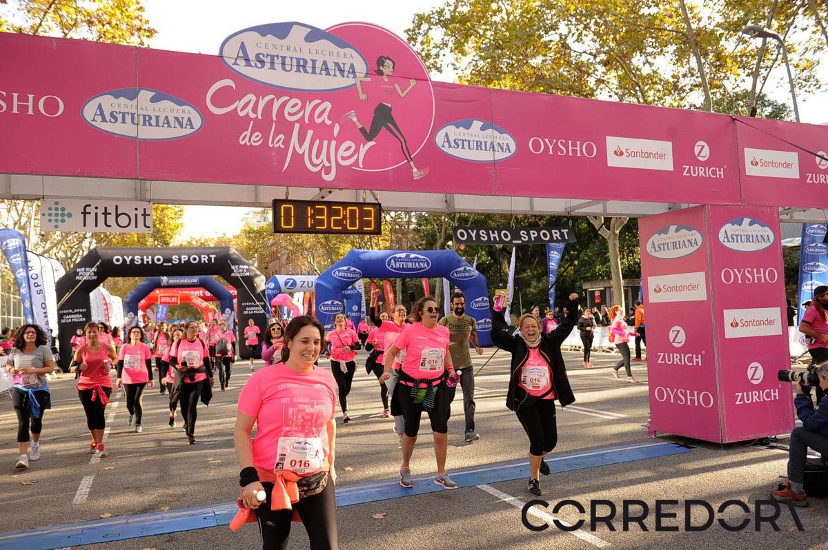 Llegada de la Carrera de la Mujer de Barcelona (ARCO IZQUIERDO 76)