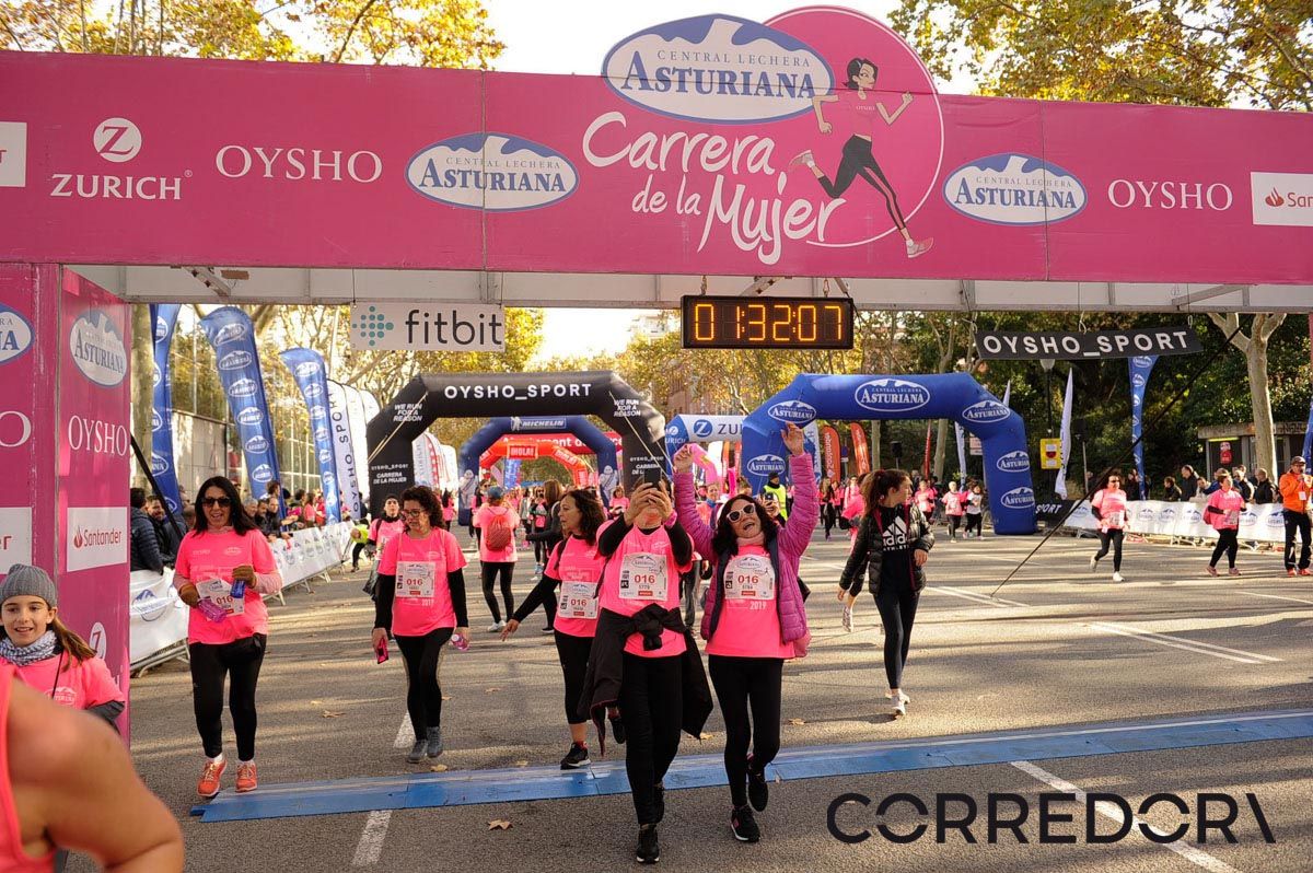 Llegada de la Carrera de la Mujer de Barcelona (ARCO IZQUIERDO 76)