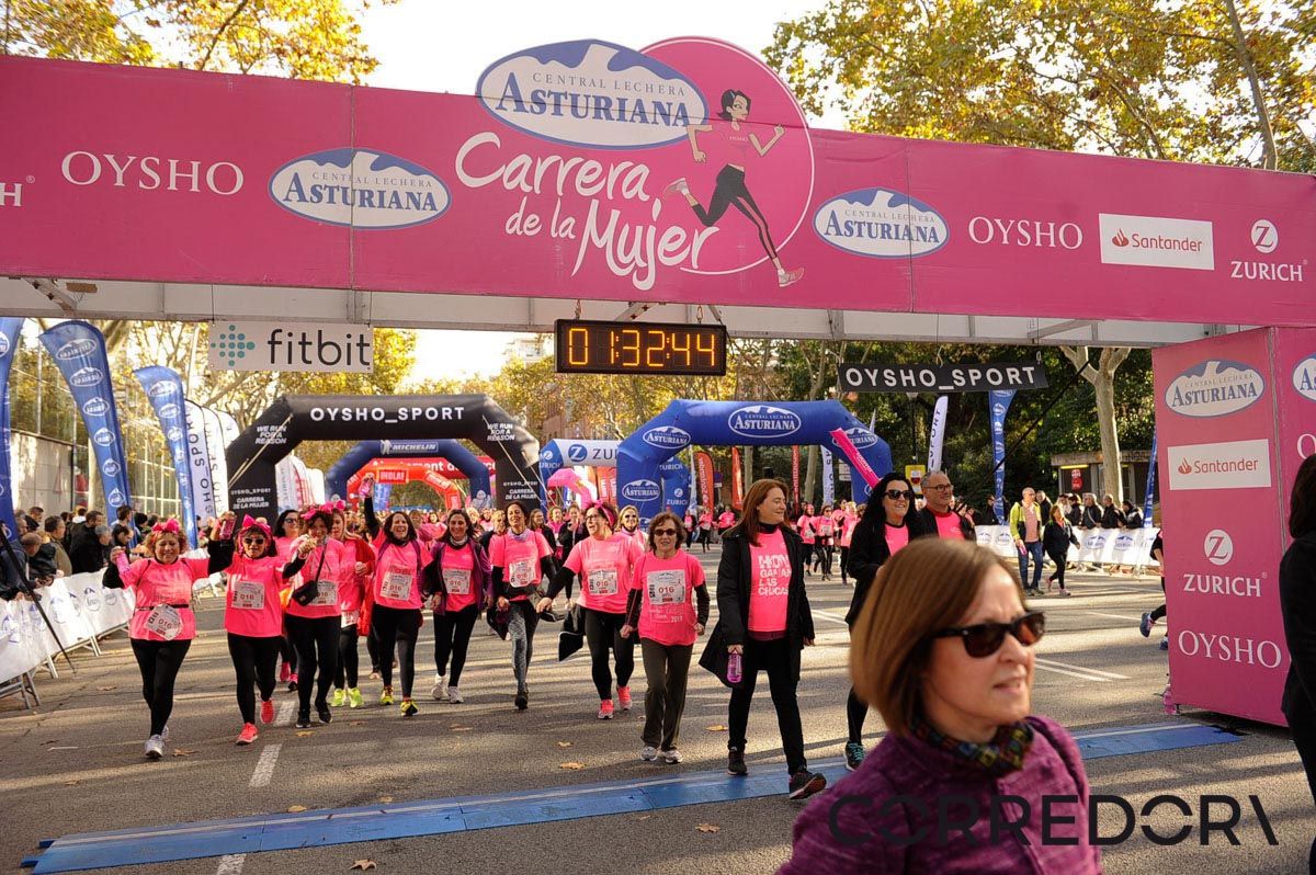 Llegada de la Carrera de la Mujer de Barcelona (ARCO IZQUIERDO 76)