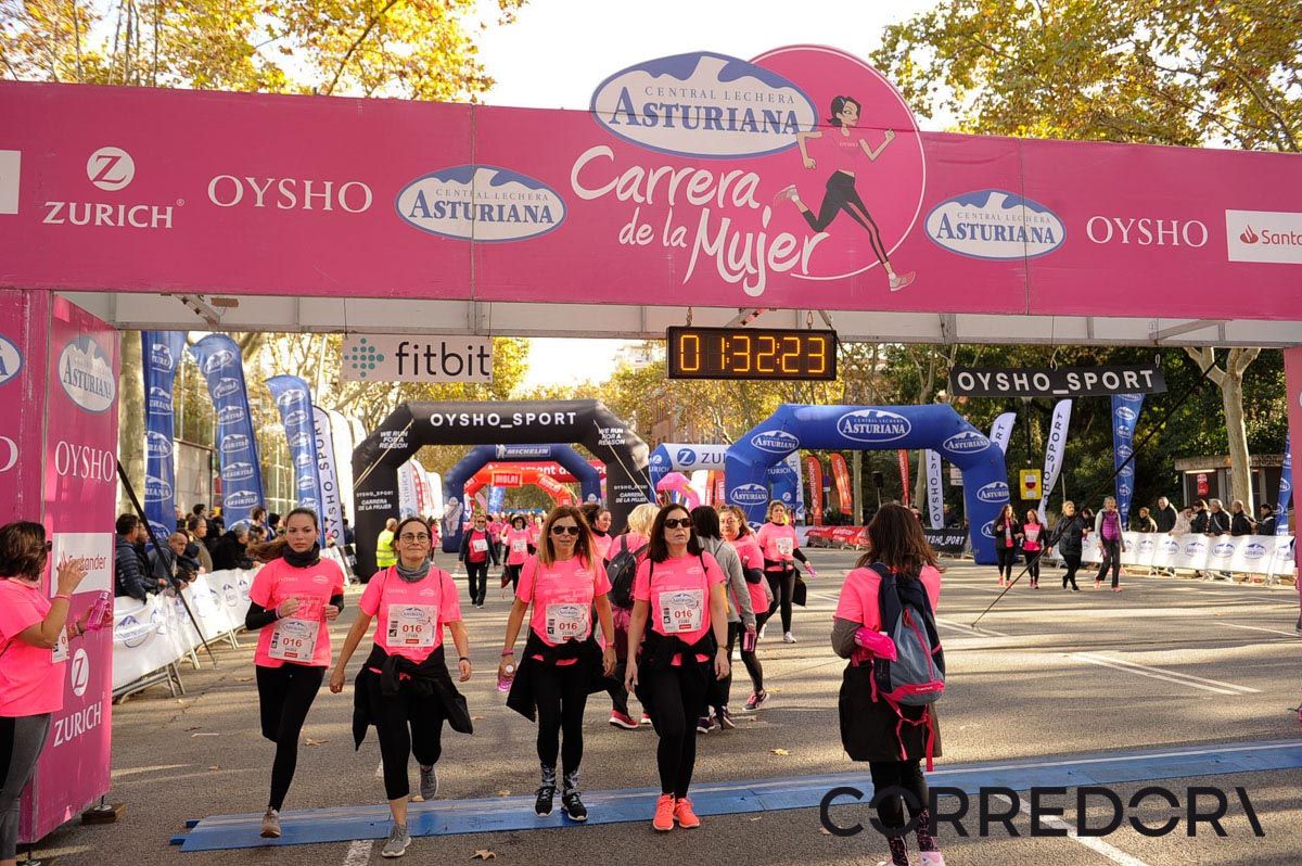 Llegada de la Carrera de la Mujer de Barcelona (ARCO IZQUIERDO 76)